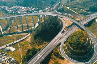 建水至个旧段高速公路正式通车，电动葫芦破解吊运难题